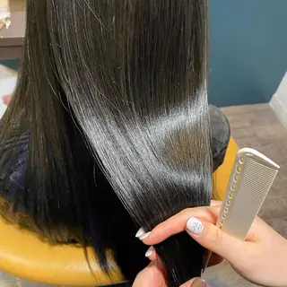 ロング カラー 梅田ハイトーン チダ ヒナノのヘアスタイル