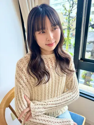 ロング Hikari /赤み消しカラーのヘアスタイル