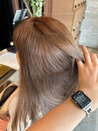 セミロング 傷めない白髪ぼかし/ ワタナベユウマのヘアスタイル