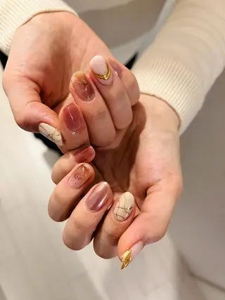 ネイル une／YUKINA 🫧大人nuanceのネイルデザイン