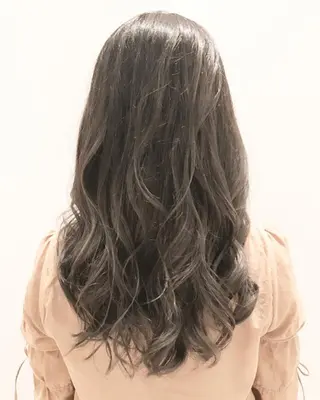 カラー セミロング ☆Lotus船橋店 ヒヤマ　サキ　☆のヘアスタイル