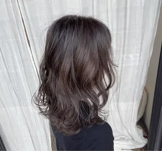 ミディアム 峯 志帆のヘアスタイル