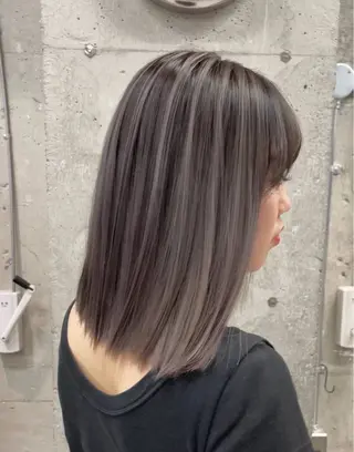 セミロング 🫧ハイライトカラー 🫧 𝓜𝓘𝓤のヘアスタイル