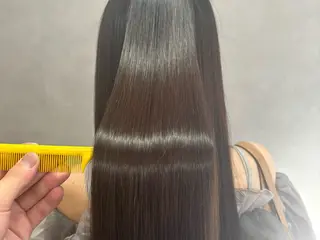 ロング ulu by dot.所属・かがみはやと 髪質改善/縮毛矯正のヘアスタイル