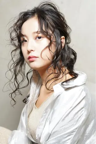 ロング ヘアアレンジ ハイトーン/レイヤー /ケアブリーチ石川治のヘアスタイル