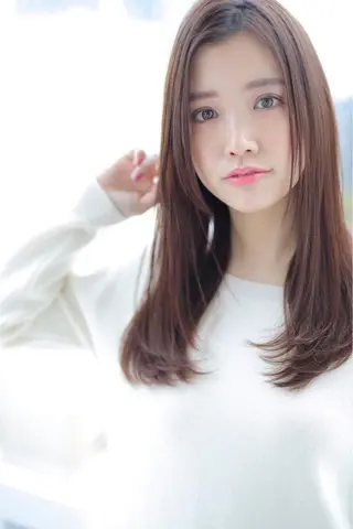 セミロング パーマ ✖️リーアキト LEEAKITO✖️のヘアスタイル