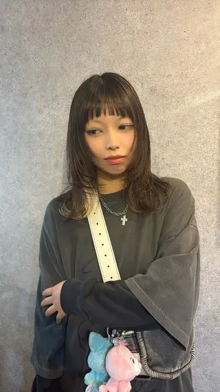 ミディアム カラー 栗林 茉那のヘアスタイル