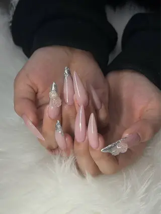 ネイル H’ami nailsalon 新大久保店所属・リサ 長さだし✨のネイルデザイン