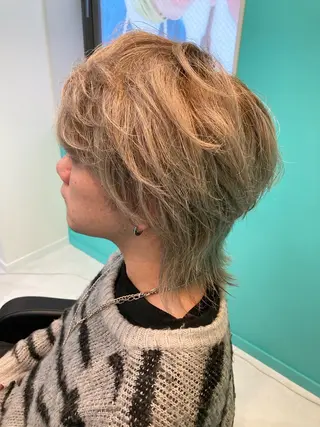 ショート カラー 🫧透明感✨ブリーチ 💫ダメージレス🫧のヘアスタイル