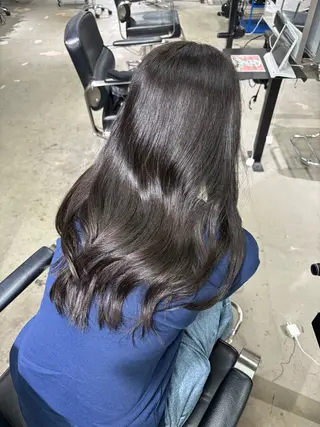 ロング Nozomi/透明感 /デザインカラーのヘアスタイル