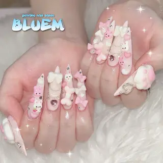 ネイル BLUEM なな🐶のネイルデザイン