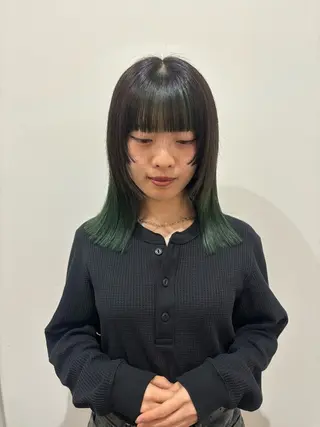 ミディアム イシザワ ユミのヘアスタイル