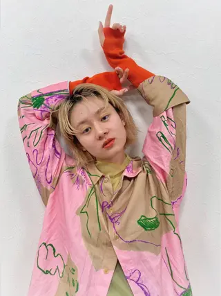 ミディアム カラー 塩澤 榛奈のヘアスタイル