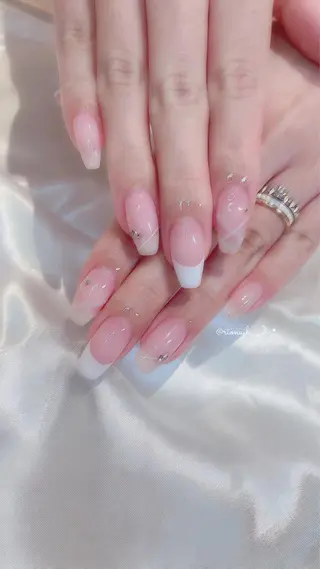 ネイル 𝘙𝘪𝘰𝘯𝘢 ...🕯🤍のネイルデザイン