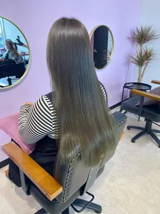 カラー MATTY azusaのヘアスタイル