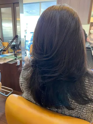 セミロング 鈴木 千恵子のヘアスタイル