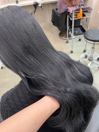 ロング 寒色＆ブリーチ特化 寒色MiOのヘアスタイル