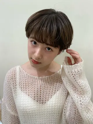 ショート カラー ヘアアレンジ 顔周りレイヤー 🎀マリノのヘアスタイル