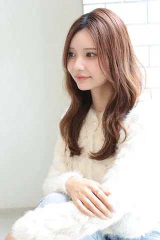 ロング 朝尾 愛花のヘアスタイル