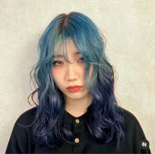 セミロング カラー ALLY所属・ウルフカット / ケアブリーチのヘアスタイル