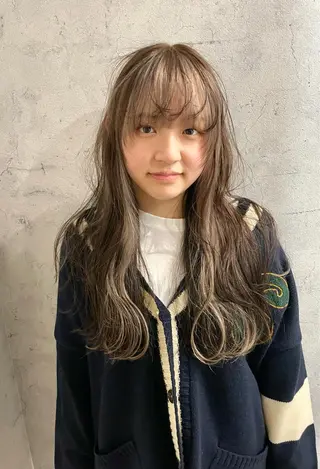 ロング 韓国/透明感 Veluaのヘアスタイル