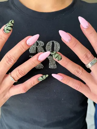 ネイル nailsalon YOLOのネイルデザイン