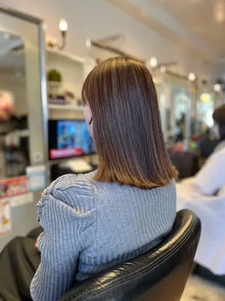 ミディアム 矢崎 身江子のヘアスタイル