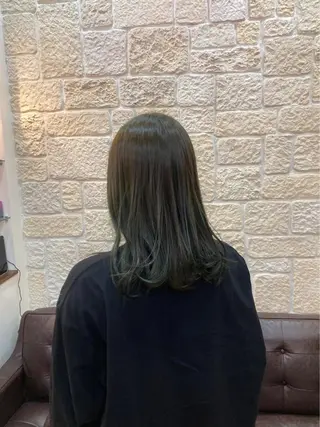 ミディアム カラー 石田 桃花のヘアスタイル