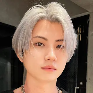カラー メンズ ウルフとハイトーン オタク美容師のユウトのヘアスタイル