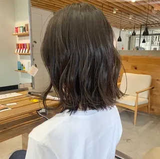 ミディアム カラー iLi所属・iLi 《イリ》のヘアスタイル