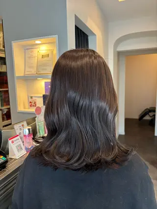 ミディアム カラー 栗林 茉那のヘアスタイル