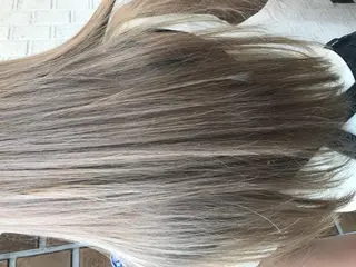 カラー 嶋村夏実🌼レイヤー 🌸白髪ぼかしのヘアスタイル