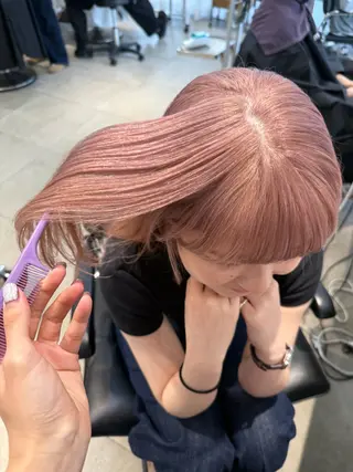 セミロング カラー ミルクティー× グレージュMOMOのヘアスタイル