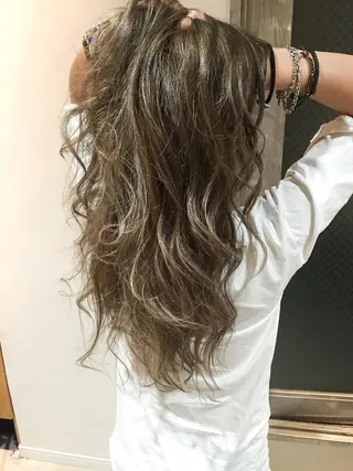 カラー 透明感カラーハイライ トモデル募集大浦偉央のヘアスタイル