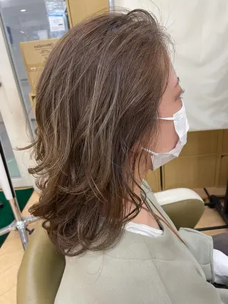 ミディアム 福原 亜祐美のヘアスタイル