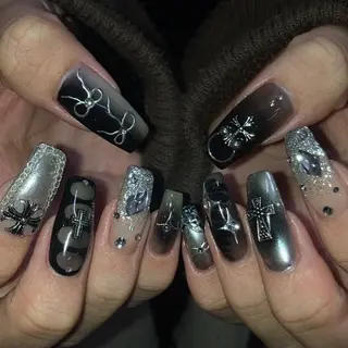 ネイル kana/モード ・グランジ⛓🎼のネイルデザイン
