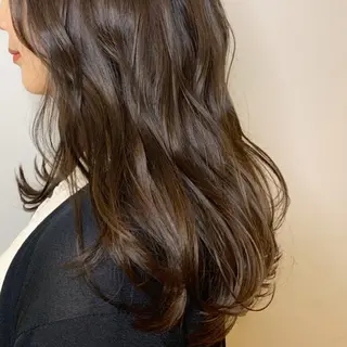 ロング カラー 小森 衣純のヘアスタイル