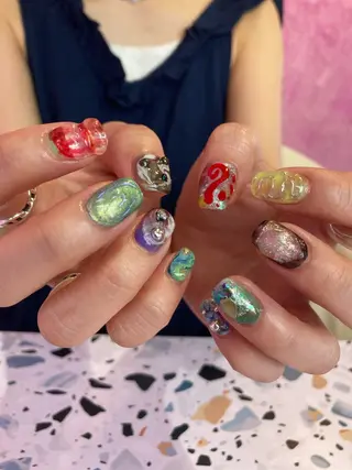 ネイル キラキラ オメメのネイルデザイン