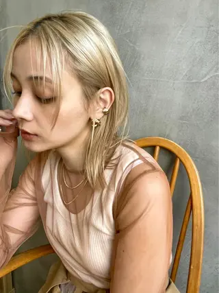 ミディアム カラー écouter所属・ショート/ウルフ ハイトーン/カイセイのヘアスタイル