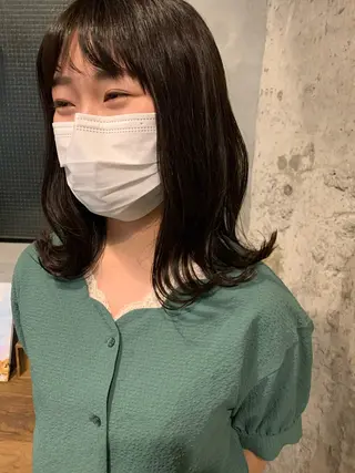 ミディアム ブリーチなしWカラー /地毛風/小林凪沙のヘアスタイル