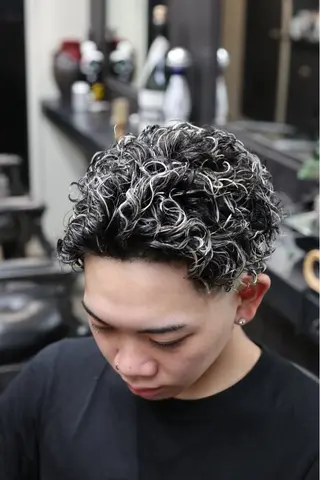 ショート カラー パーマ メンズ 断髪刈舞所属・フェード・メッシュ ハイトーン/fumaのヘアスタイル