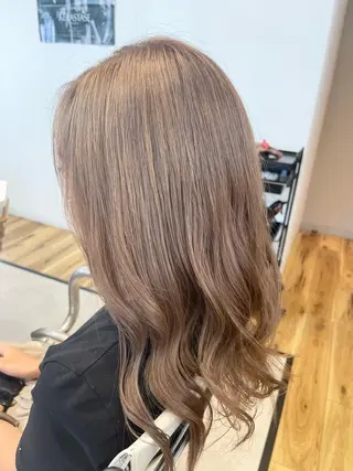 ロング カラー enn.bleach by t.a.g所属・碇山 楓己のヘアスタイル
