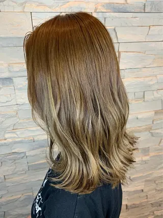 ミディアム カラー 菅野 愛のヘアスタイル