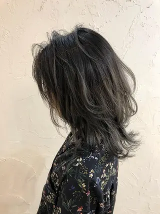 ミディアム 韓国レイヤー外国人風 透明感カラー髪質改善のヘアスタイル