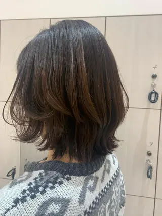ミディアム 伊藤 麻菜実のヘアスタイル