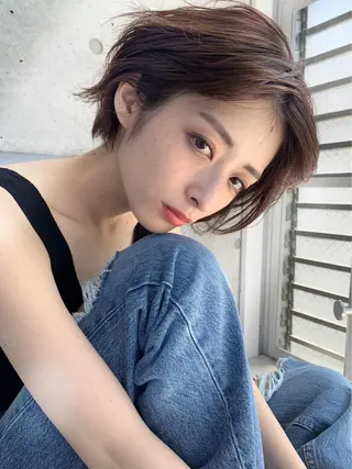 ショート ミルクティーカラー イイサカシュンスケのヘアスタイル