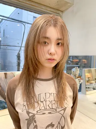 ロング カラー ⭐ハイトーンブリーチ ミルクティーピンクのヘアスタイル