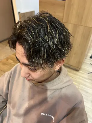 ショート カラー パーマ メンズ ハイトーンカラー 坂本 翼のヘアスタイル