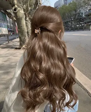 ロング IVE所属・透け感カラー 髪質改善🫧Annaのヘアスタイル