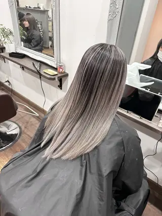 セミロング _White広島所属・バレイヤージュ 隅中秀弥のヘアスタイル